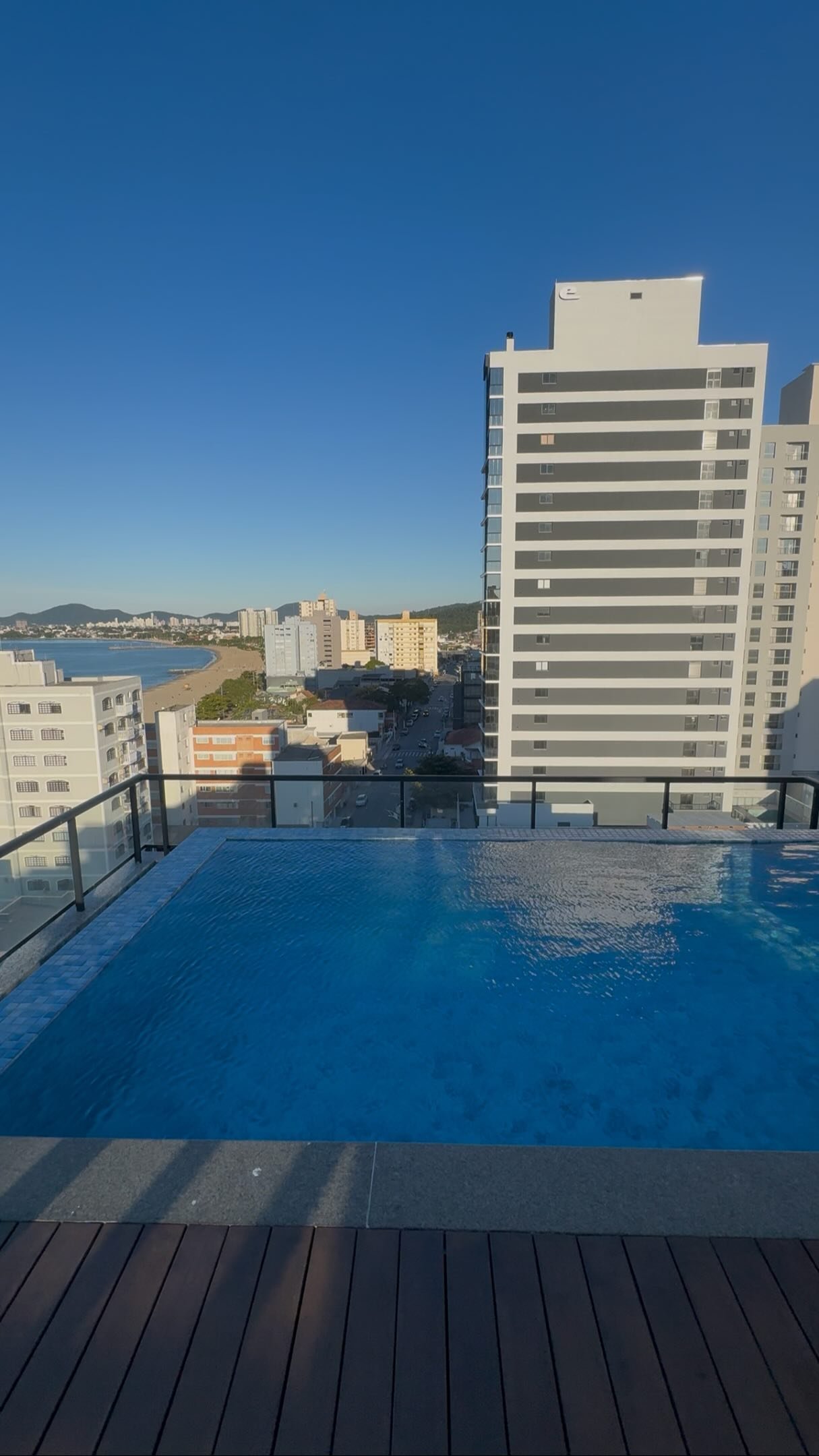 Piscina em cobertura — Foto Giba Pool